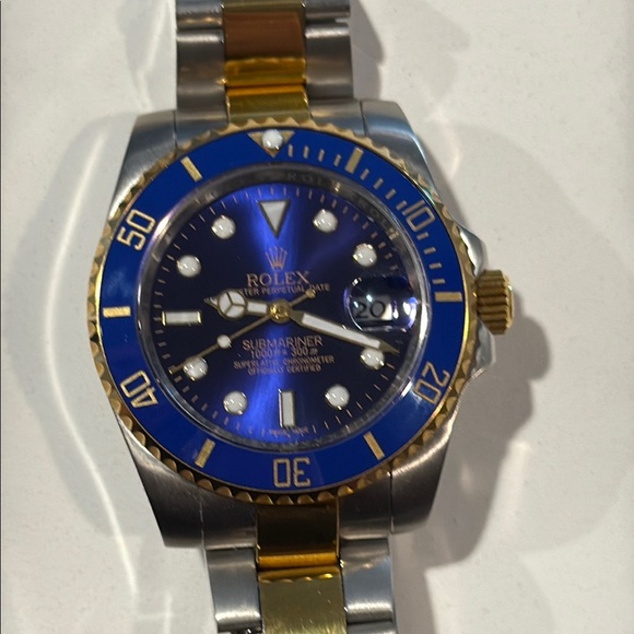 Rolex Blue and Gold Dive Watch - Picture 5 of 12